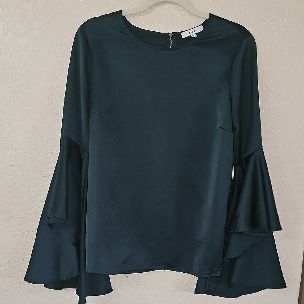 🔸️5 FOR $25 Ro & De Dark Green Blouse with Bell Sleeves